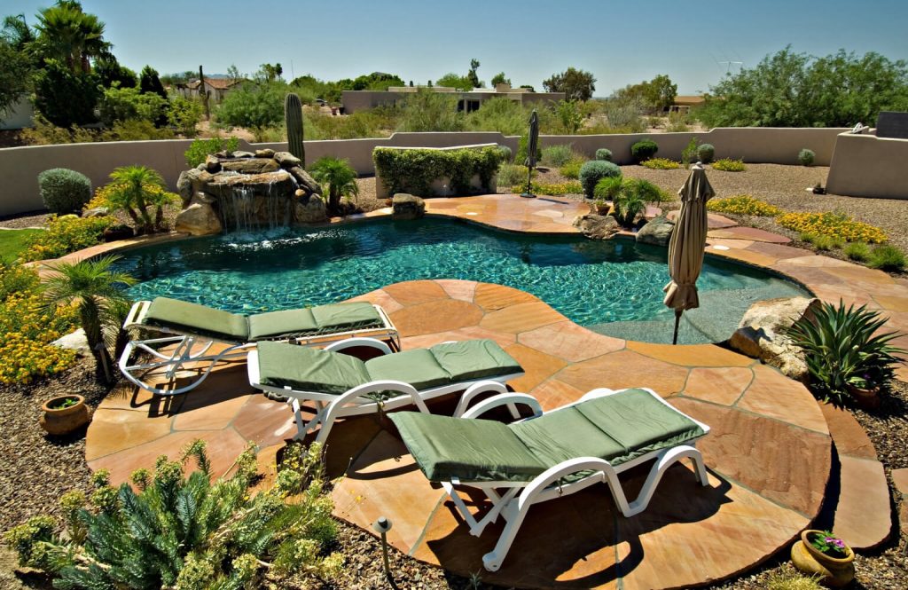Weekly pool maintenance in Arizona